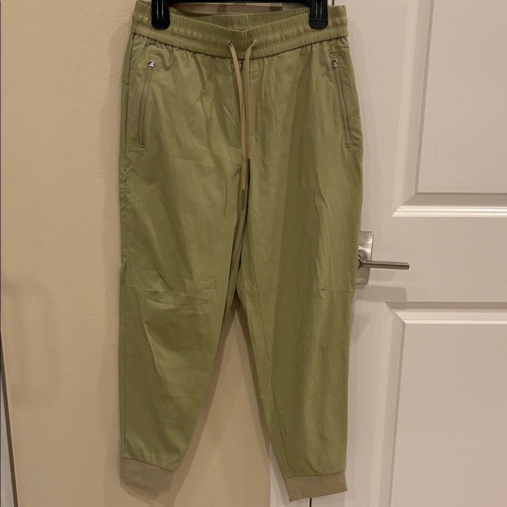 Athleta khaki ladies Joggers
